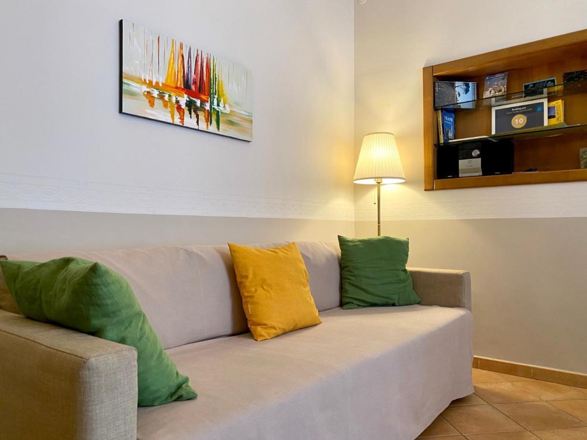 A Due Passi Temporary Apartment Трани Экстерьер фото